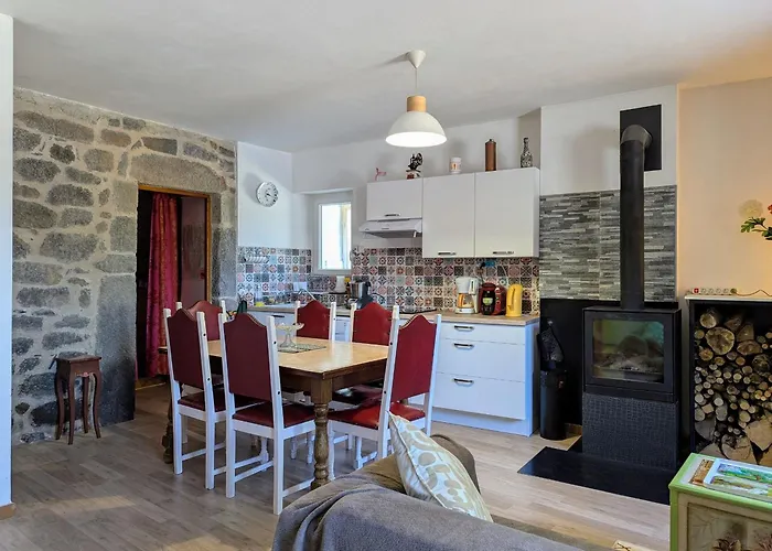 Sejour Rustique Proche Des Estables Et Du Puy-en-velay - Fr-1-582-533 *